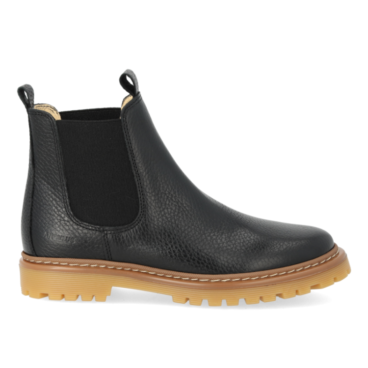 chelsea boot on track sole black